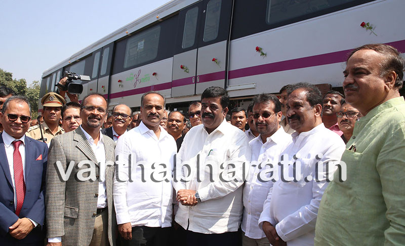 ಉಪನಗರ ರೈಲು ಖರೀದಿಗೆ ಕೇಂದ್ರದ ಮನವೊಲಿಕೆ: ಕೇಂದ್ರ ಸಚಿವ ಅನಂತಕುಮಾರ್